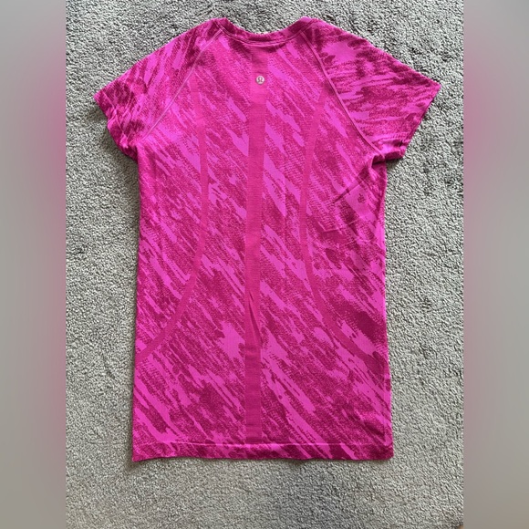 Lululemon Swiftly Tech Short Sleeve Size 8 - Picture 3 of 3